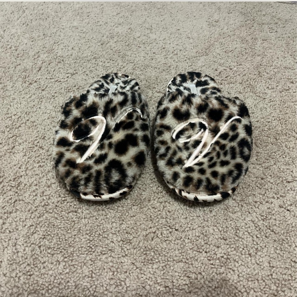 Leopard Print Fuzzy Slippers